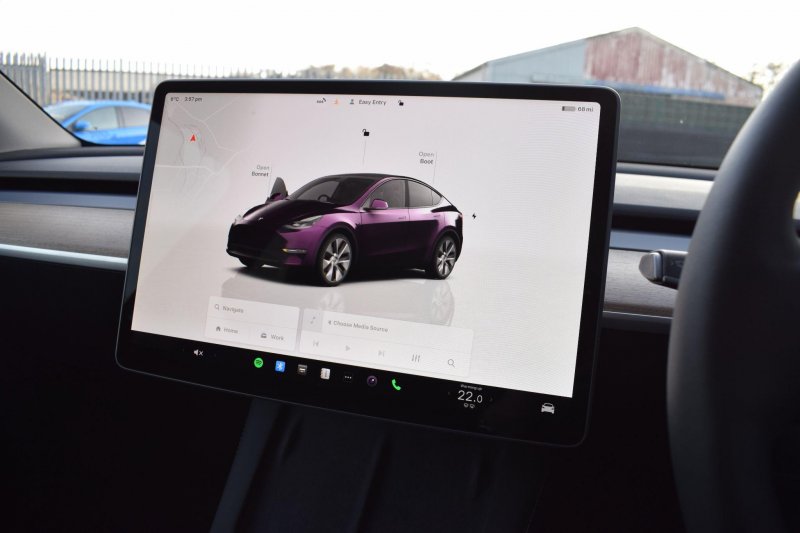 TESLA MODEL Y