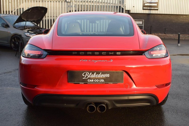 PORSCHE 718