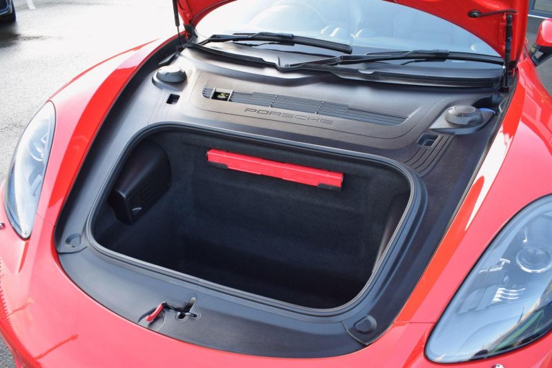 PORSCHE 718