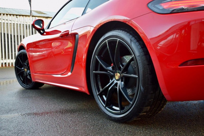 PORSCHE 718