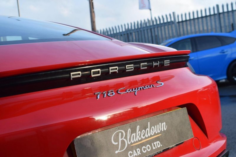 PORSCHE 718