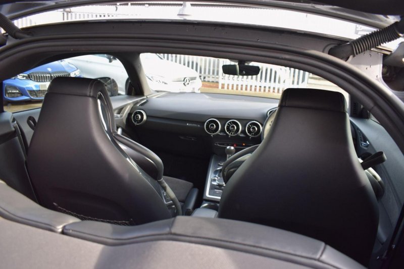 AUDI TT RS