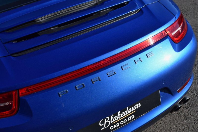 PORSCHE 911
