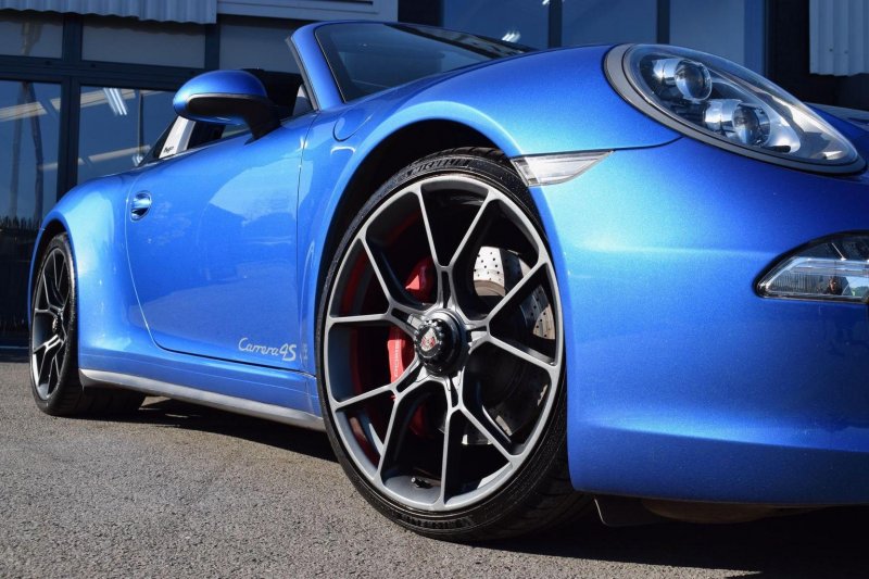 PORSCHE 911