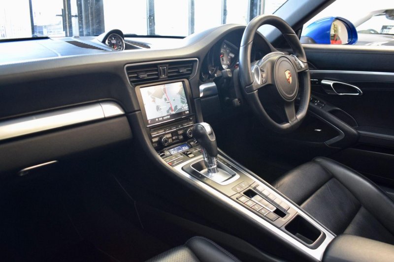 PORSCHE 911