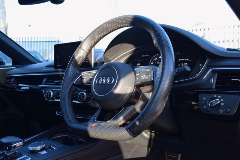 AUDI RS5