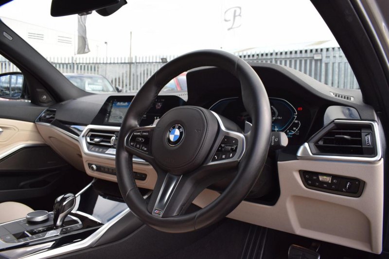 BMW 3 SERIES