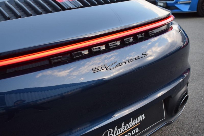 PORSCHE 911