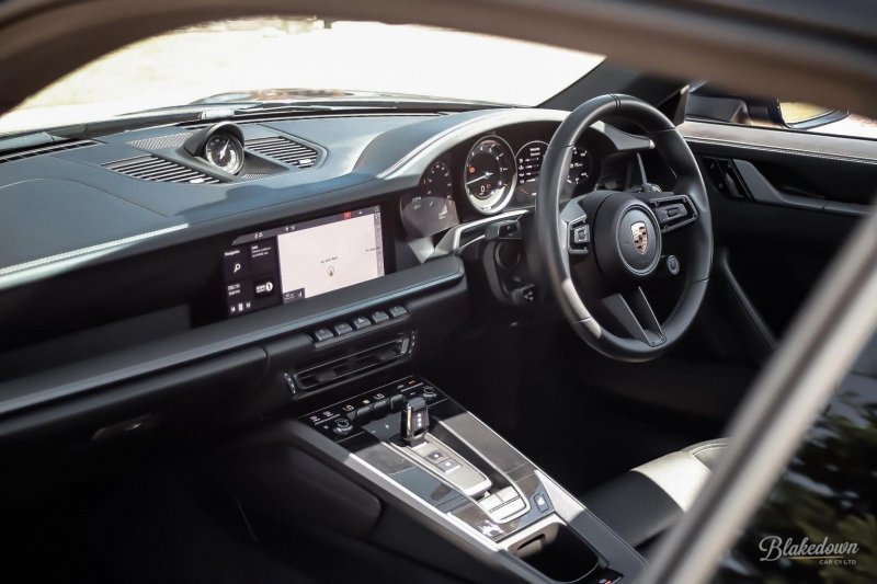 PORSCHE 911