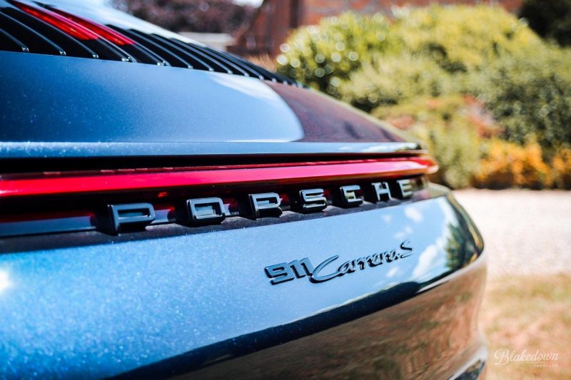 PORSCHE 911