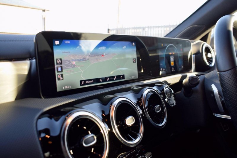 MERCEDES-BENZ CLA