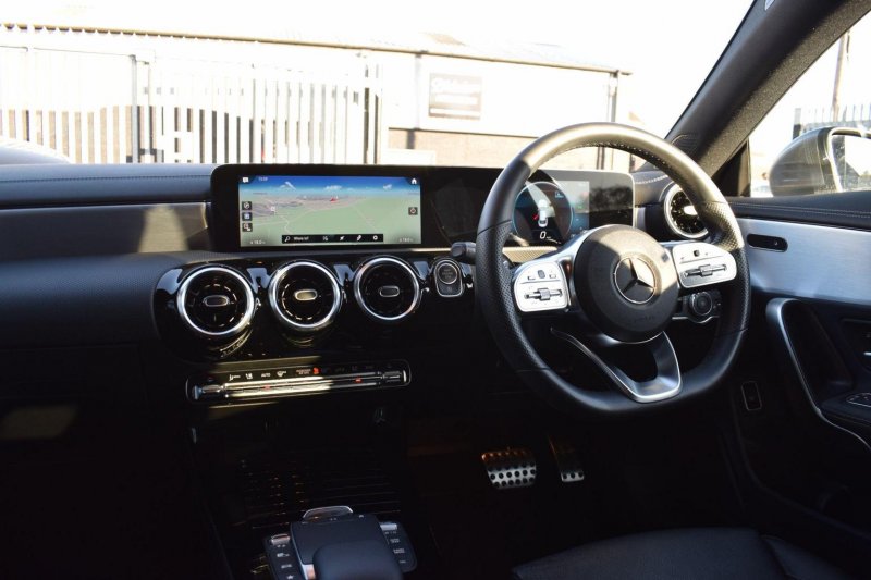 MERCEDES-BENZ CLA