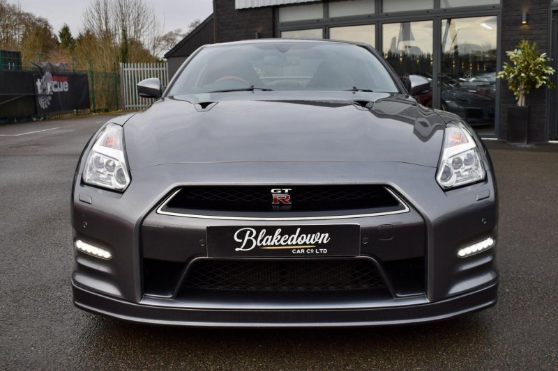 NISSAN GT-R