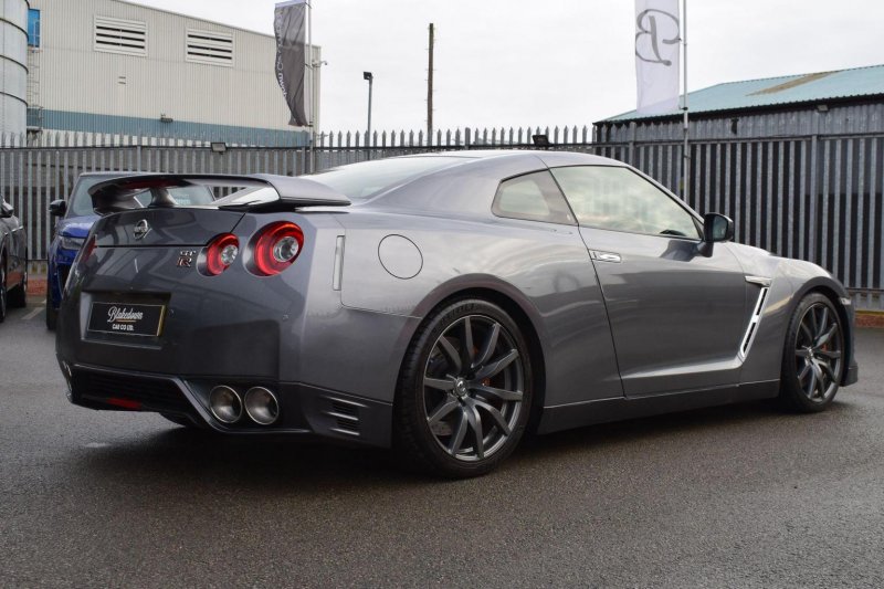 NISSAN GT-R