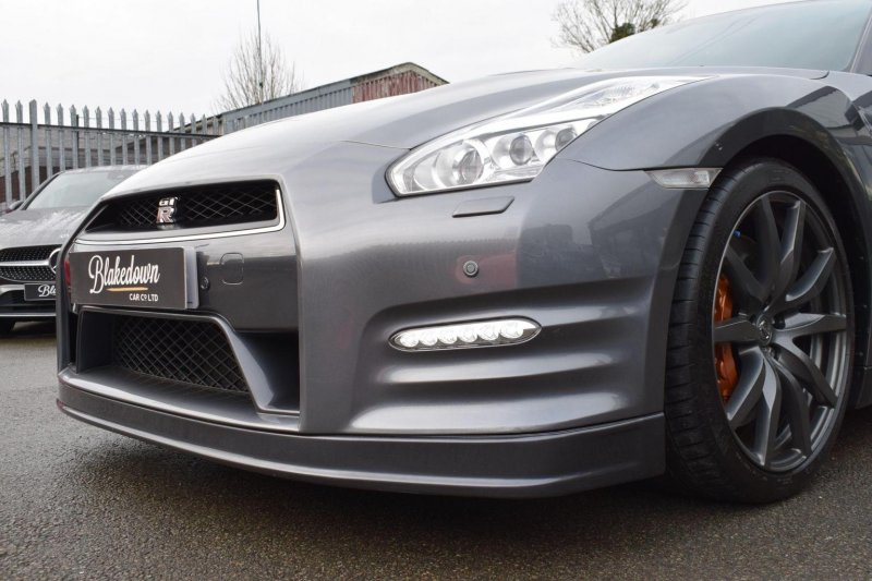 NISSAN GT-R