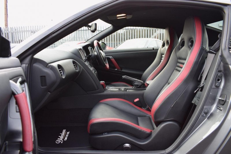 NISSAN GT-R