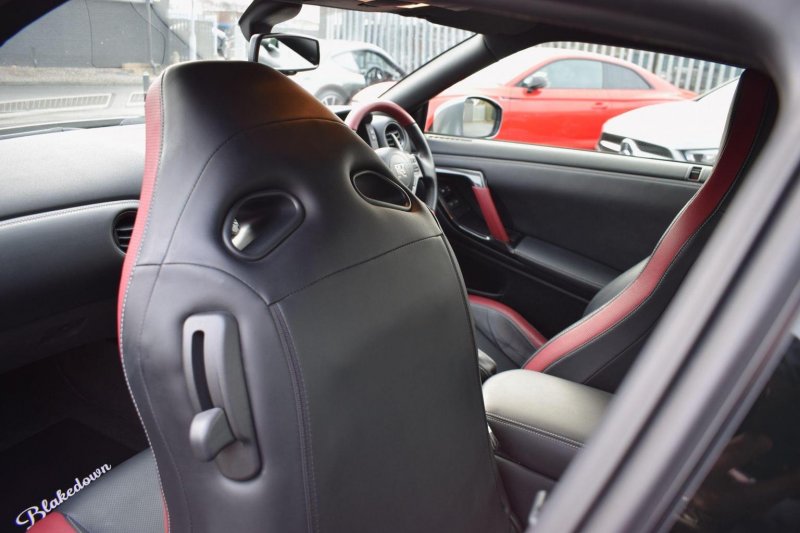 NISSAN GT-R