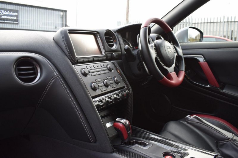 NISSAN GT-R