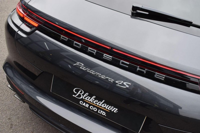 PORSCHE PANAMERA