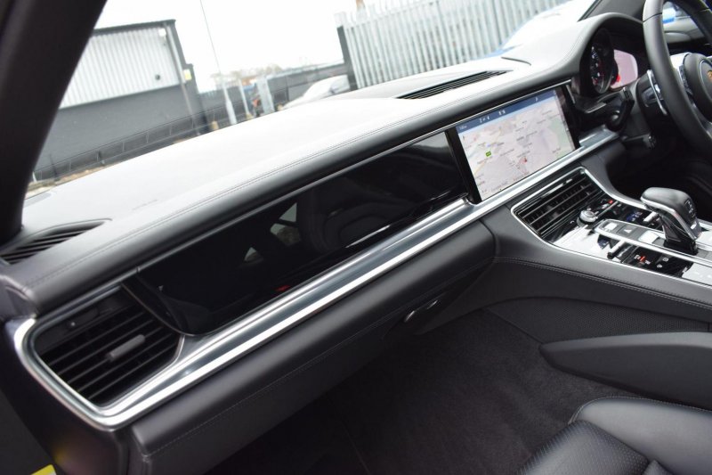 PORSCHE PANAMERA