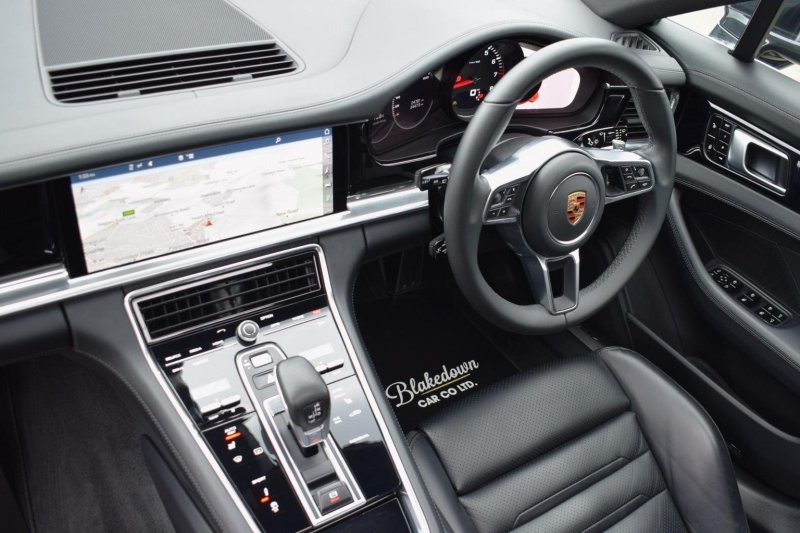 PORSCHE PANAMERA