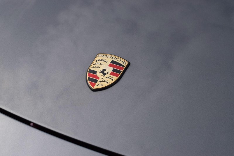 PORSCHE 911