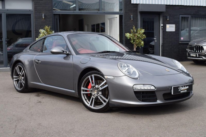 PORSCHE 911