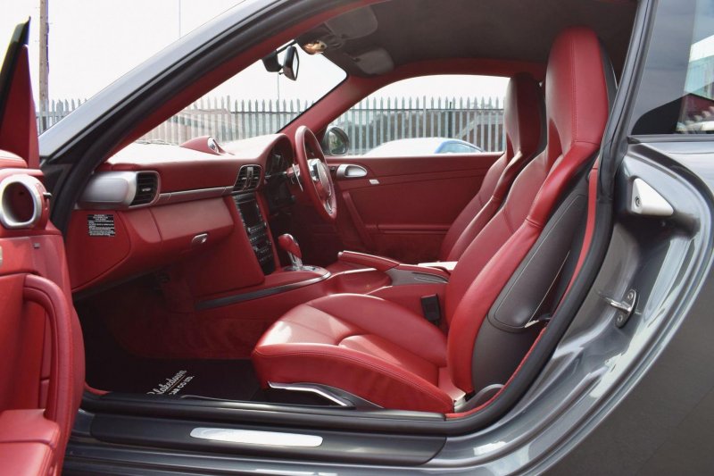 PORSCHE 911
