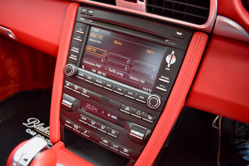 PORSCHE 911