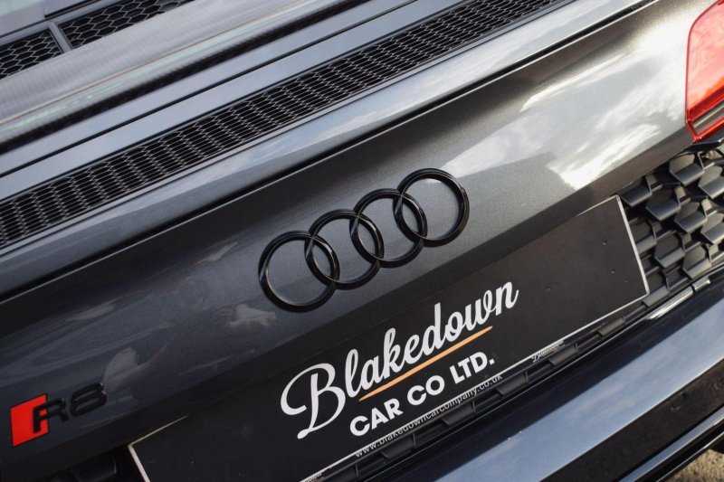 AUDI R8