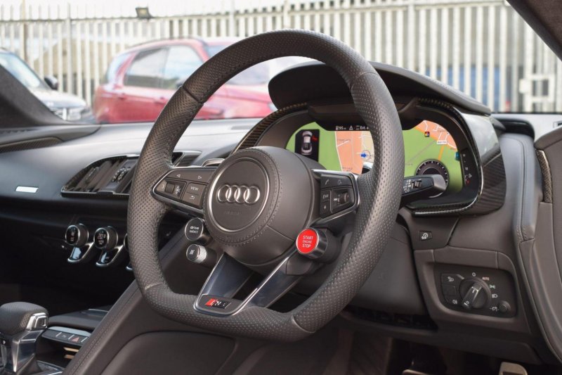 AUDI R8