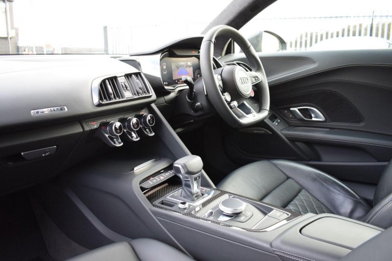 AUDI R8