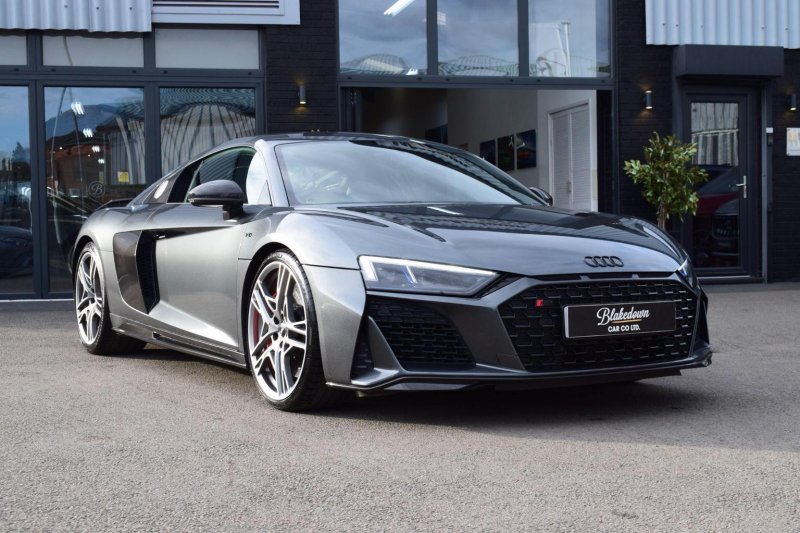 AUDI R8