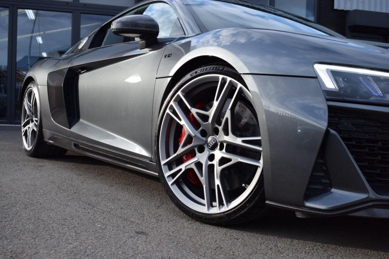 AUDI R8