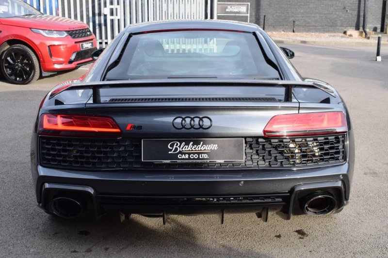 AUDI R8