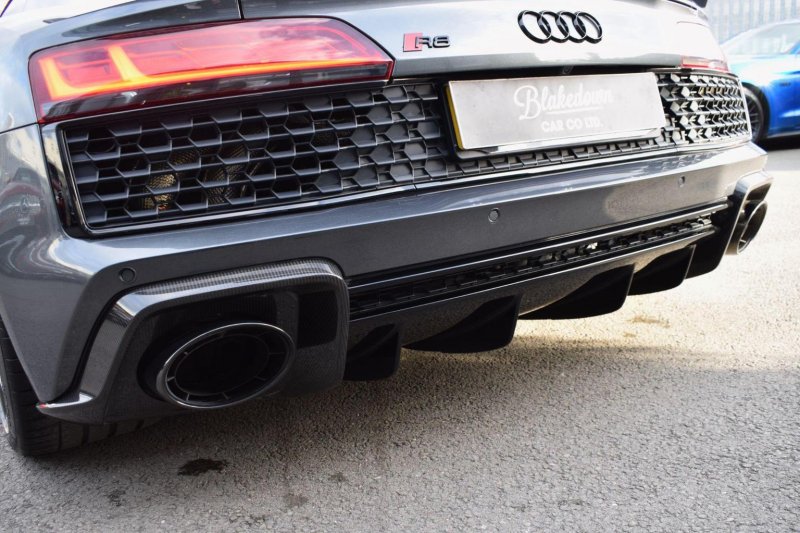 AUDI R8