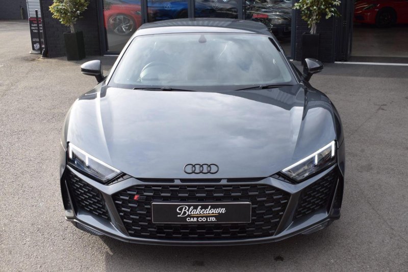 AUDI R8