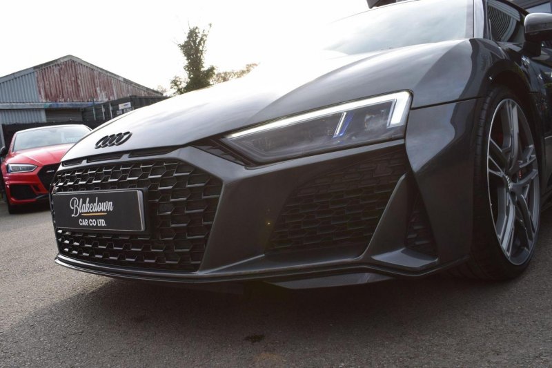 AUDI R8