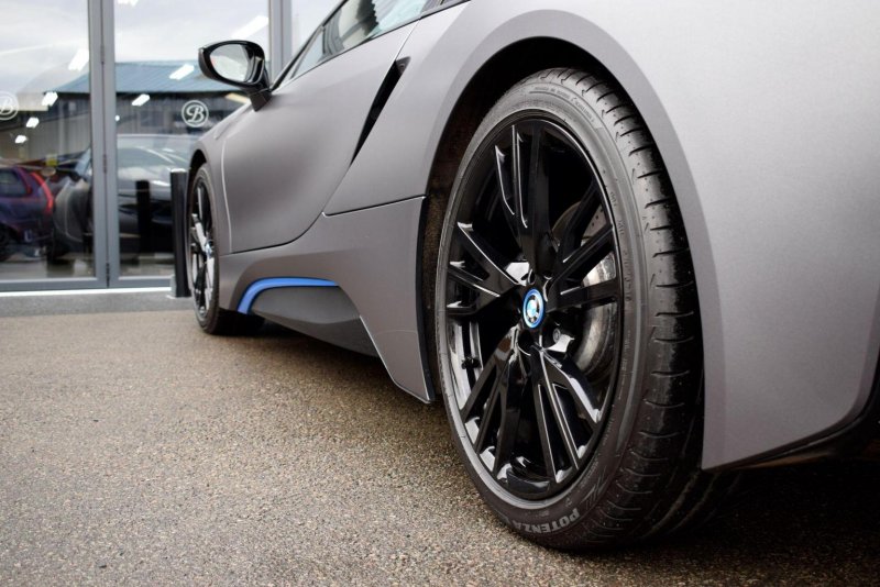 BMW I8