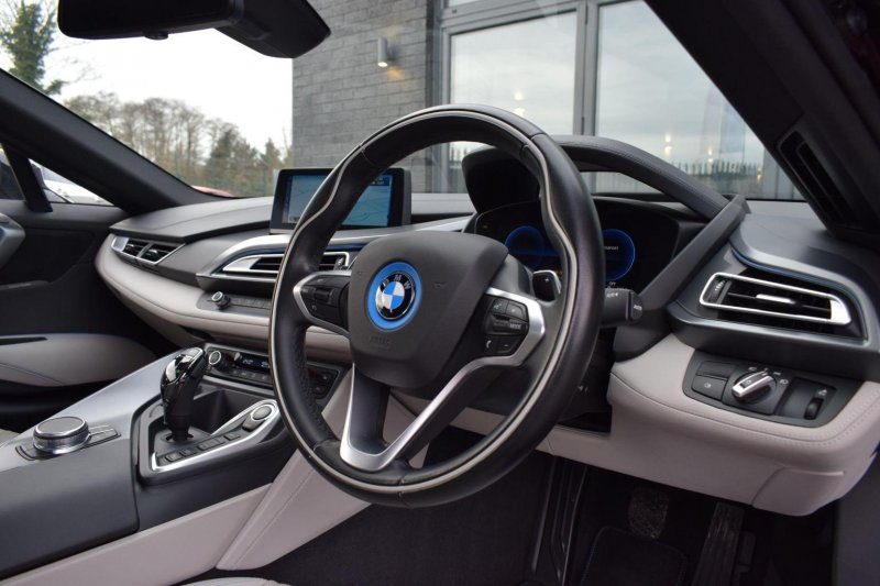 BMW I8