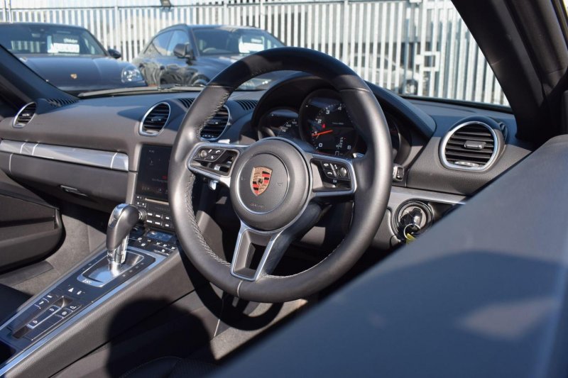 PORSCHE 718