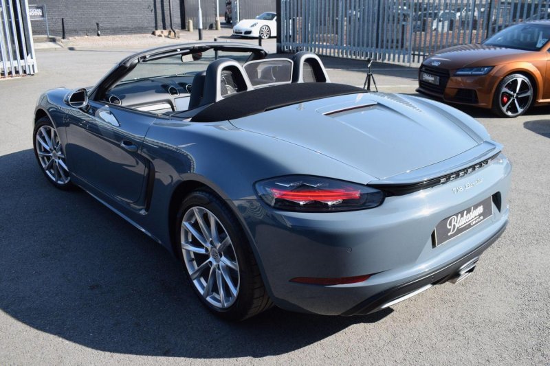 PORSCHE 718