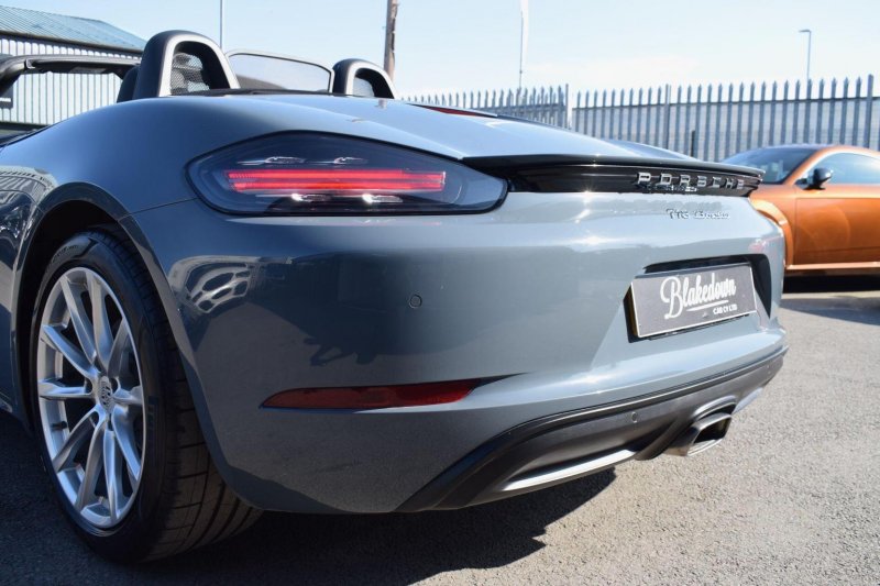 PORSCHE 718