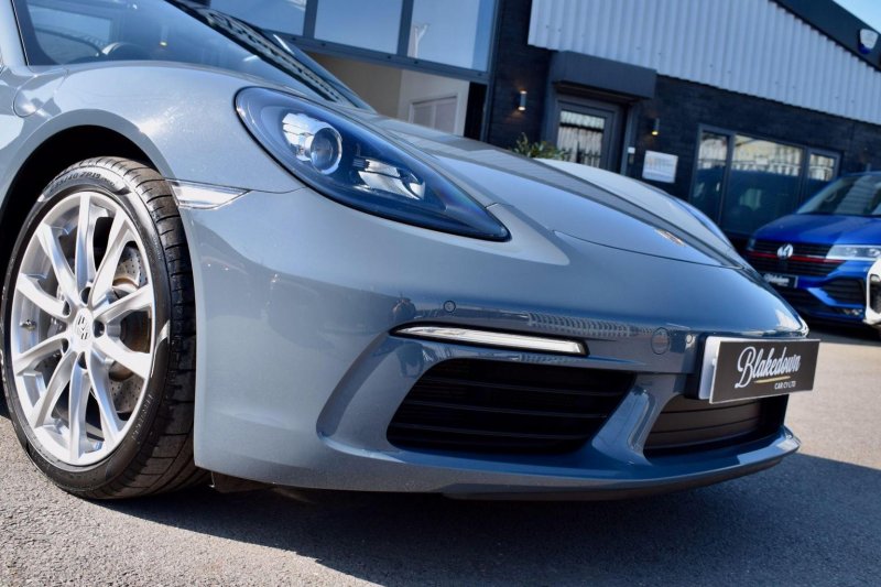PORSCHE 718