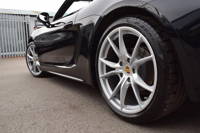 PORSCHE 718