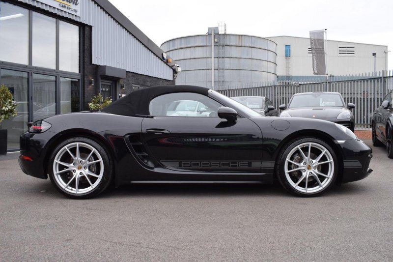 PORSCHE 718