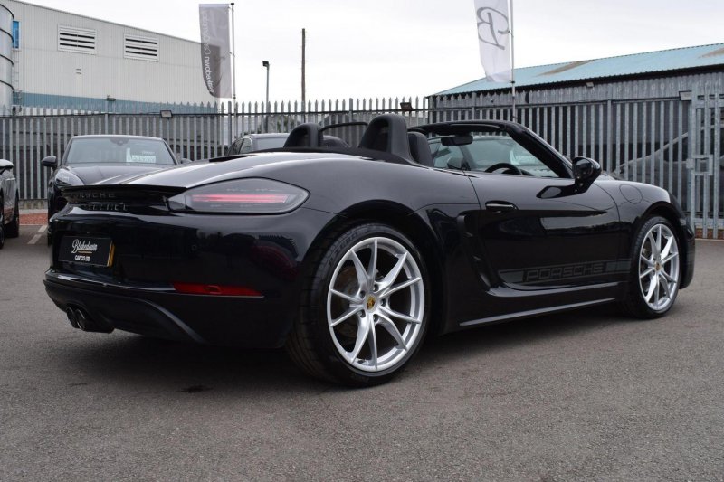 PORSCHE 718