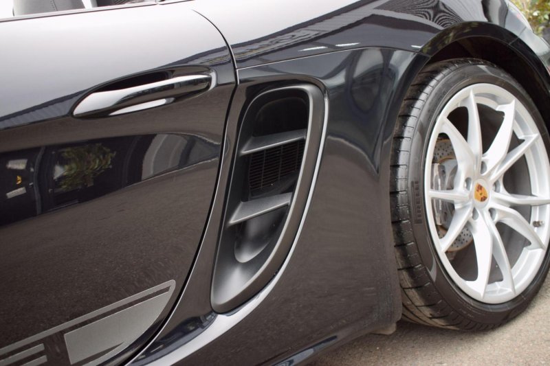 PORSCHE 718