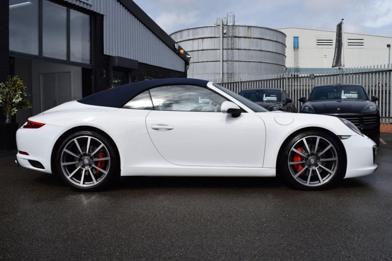 PORSCHE 911