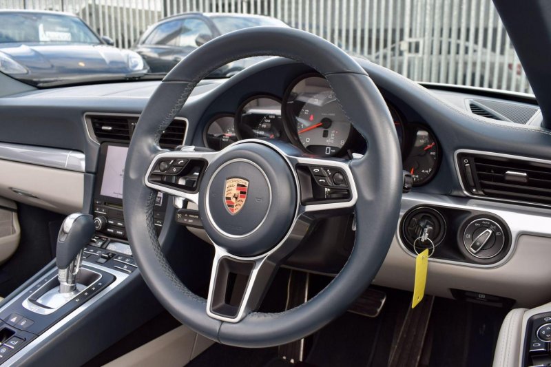 PORSCHE 911